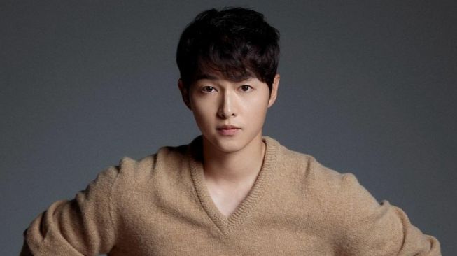 Alasan Song Joong Ki Mantap Menikah dengan Katy Louise Saunders