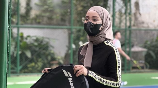 Potret Asisten Baru Raffi Ahmad (Instagram/@evelineovilias)