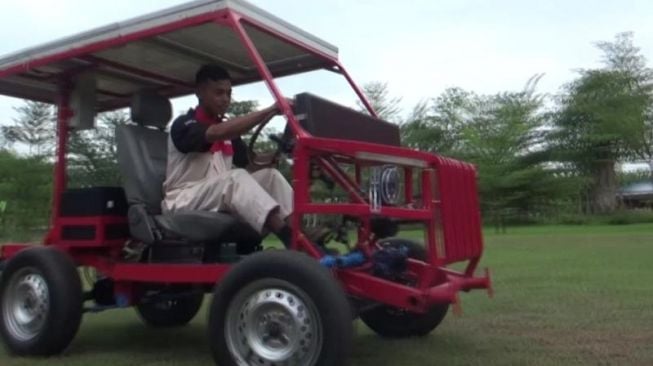 Keren! Siswa SMK Jombang Bisa Rakit Mobil Listrik Tenaga Surya Sendiri