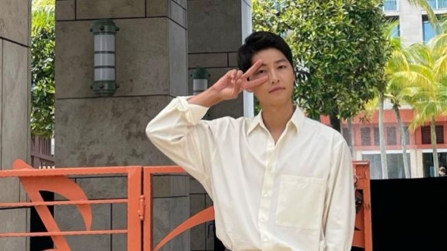 Go Public Hari Ini, Pacar Bule Song Joong Ki Dikabarkan Sedang Hamil