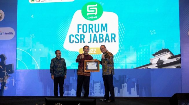 Komitmen Lakukan CSR di Jabar, Jababeka Diganjar Penghargaan