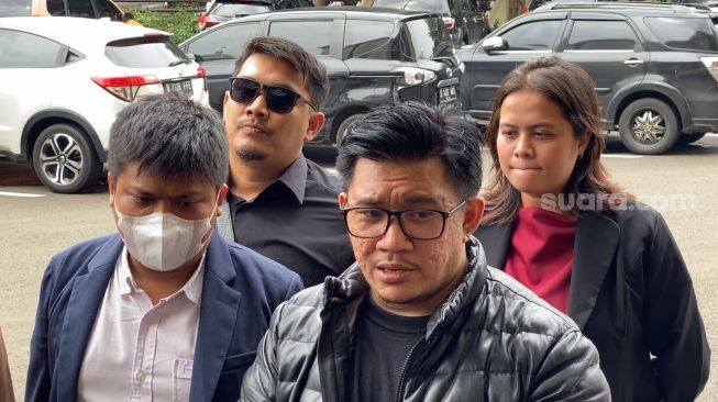 Kuasa hukum Baim Wong, Machi Achmad [Suara.com/Adiyoga Priyambodo]