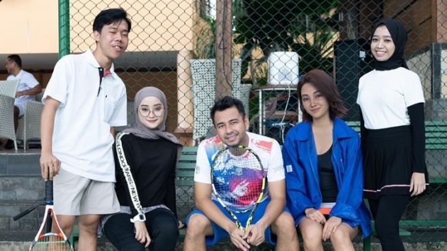 Potret Asisten Baru Raffi Ahmad (Instagram/@evelineovilias)