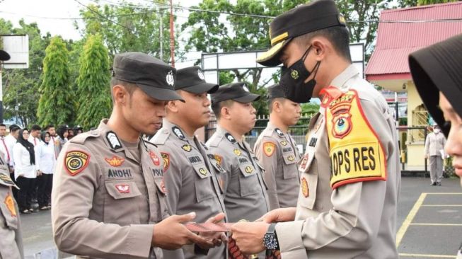 AKBP Ardyansyah Beri Reward ke Personel Berprestasi