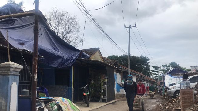 Warga Terdampak Gempa Cianjur Mulai Memperbaiki Rumah yang Rusak