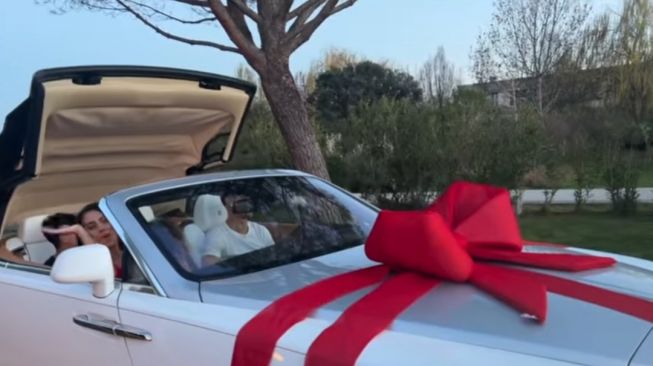 Cristiano Ronaldo Dapat Mobil Rp5,6 M dari Georgina, Warganet Nyinyir: Paling Duitnya CR7