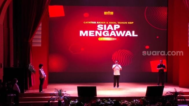  Kepala Staf Kepresidenan Moeldoko memaparkan laporan kinerja 2022 dan target kerja 2023 di Auditorium Perpustakaan Nasional, Jalan Medan Merdeka Selatan, Jakarta, Selasa (27/12/2022). (Suara.com/Ria)