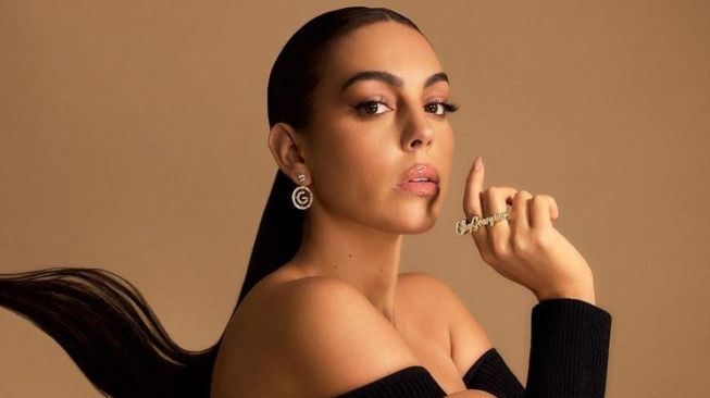 Georgina Rodriguez Tampil Panas Berbikini Motif Binatang Cerita Kisah Hidup di Arab Saudi