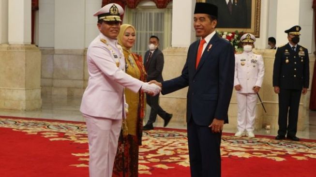 Jokowi Tugaskan Kasal Laksamana Muhammad Ali Jaga Kedaulatan Laut