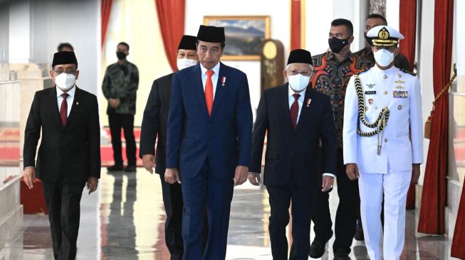 Melihat dari Ekonomi dan Politik, SMRC: Masyarakat Cukup Positif Menilai Kinerja Pemerintah Jokowi-Maruf