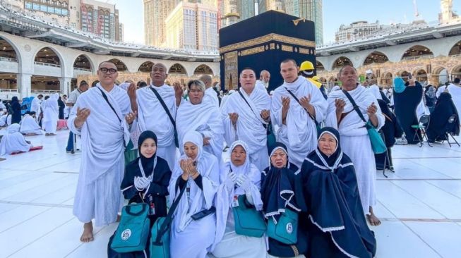 Momen Bopak Castello dan Istri Umrah (Instagram/@bopakcastello_new)