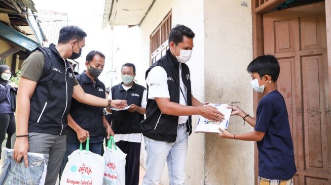 Berbagi Kasih di Hari Natal, BRI Salurkan Paket Sembako dan Santunan di Regional Office Seluruh Indonesia