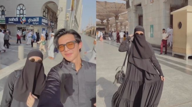 Potret artis pakai cadar saat umrah (Instagram/@rey_mbayang)