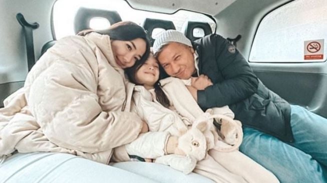 Potret Gading Marten Liburan Bareng Gisel dan Gempi (Instagram/@gadiiing)