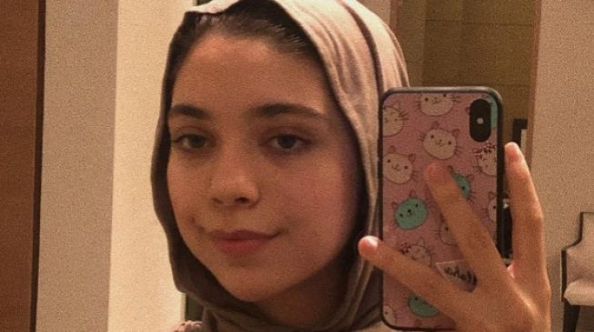 Ikuti Jejak Ayu Azhari, Berikut 3 Potret Cantiknya Isabel Azhari yang Berkerudung