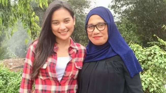 Bangga Adik Indah Permatasari Dapat Pria Keturunan Ningrat, Ibunda: Ada yang Cemburu