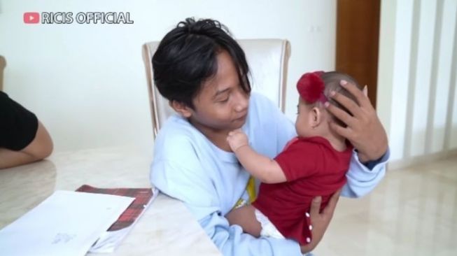 Momen Fajar Sadboy Main ke Rumah Ria Ricis (YouTube/Ricis Official)