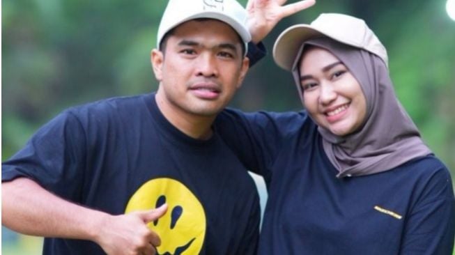 Potret Putra Siregar dan istri (Instagram/@putrasiregarr17)