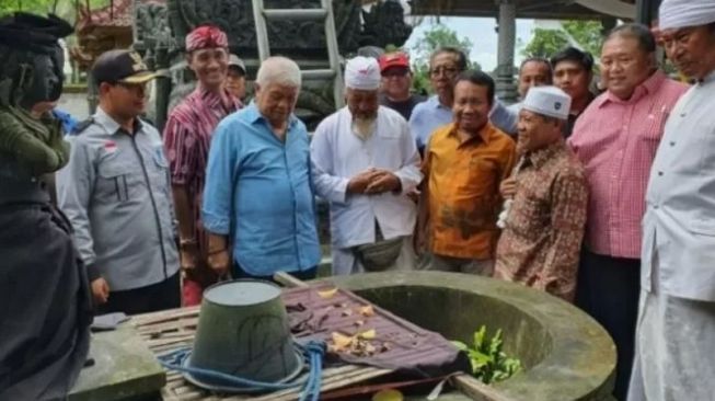 Air Mualaf, Bersumber dari Pura Mengalir ke Masjid Selama Puluhan Tahun