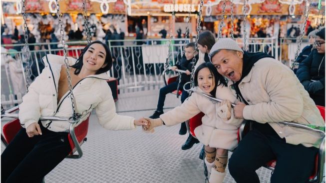 Gading Marten, Gisella Anastasia dan Gempita Nora Marten asyik liburan di London. [Instagram]