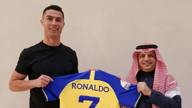 Cristiano Ronaldo resmi bergabung dengan klub Arab Saudi, Al Nassr. [Twitter/@AlNassrFC_EN]