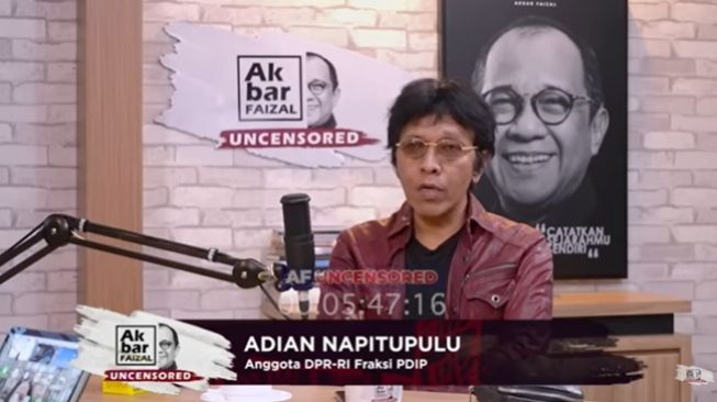 Politikus PDI Perjuangan (PDIP) Adian Napitupulu. (YouTube/Akbar Faizal Uncensored)