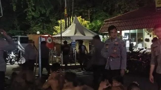 Mau Tawuran di Malam Tahun Baru 2023, Puluhan Remaja di Padang Diciduk Polisi