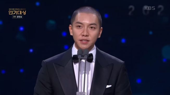 Lee Seung Gi Ungkap Alasan Mendadak Botak, Bukan Efek Perseteruan dengan Agensi