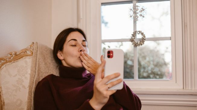 6 Tanda Hubungan Jarak Jauh di Ujung Tanduk, Saatnya Putus?