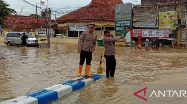 Daerah Terdampak Banjir Sampang Gelap Gulita, PLN: 12 Ribu Pelanggan Listrik Dipadamkan