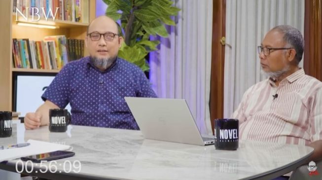 Novel Baswedan dan Bambang Widjojanto membahas dugaan pelanggaran kode etik KPU untuk mengubah hasil verifikasi partai politik peserta Pemilu 2024. (YouTube/Novel Baswedan)