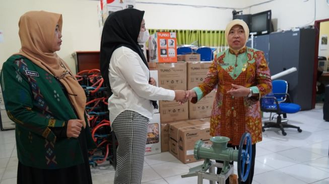 Pemkot Medan Serahkan Bantuan Sarana Prasarana Kepada Kelompok UMKM Pangan