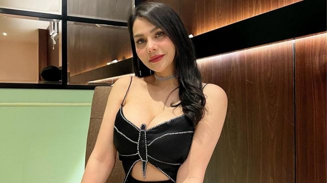 Pakai Baju Seksi Dihujat, DJ Katty Butterfly Langsung Blokir Para Hater