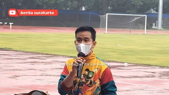 Disanjung Gegara Rela Hujan-hujanan Saat Beri Sambutan di Acara Pembukaan Popda, Gibran: Itu Pencitraan Kok