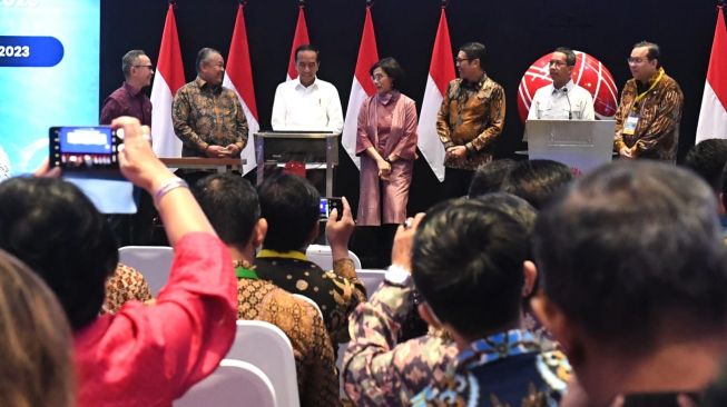 Presiden Joko Widodo atau Jokowi resmi membuka perdagangan Bursa Efek Indonesia (BEI) Tahun 2023. [Foto: Kris - Biro Pers Sekretariat Presiden]