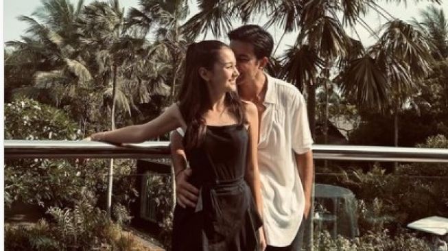 'The Real Bocil Meresahkan' Respons Warganet Lihat Gaya Pacaran Sandrinna Michelle dan Junior Roberts