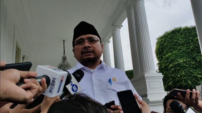 Menteri Agama (Menag) Yaqut Cholil Qoumas di Kompleks Istana Kepresidenan, Jakarta, Senin (2/1/2023). [Suara.com/Ria]