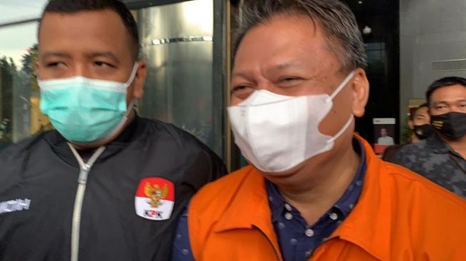 Buronan Kasus Bambang Kayun Diduga Kabur ke Luar Negeri, Polri Terbitkan Red Notice Atas Nama Emilya Said dan Herwansyah