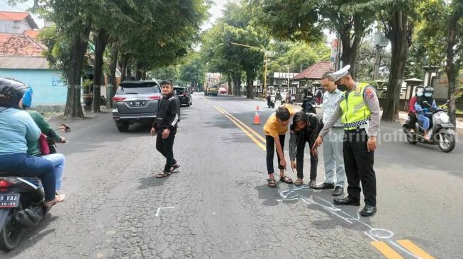 Avanza Merah Kabur Usai Tabrak Orang Hingga Tewas di Pasuruan