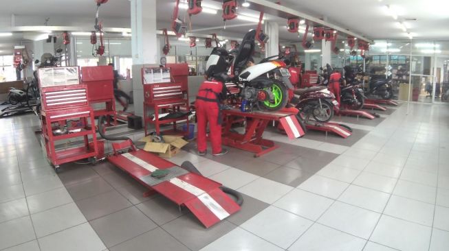 Perawatan berkala sepeda motor termasuk servis rutin setelah ditinggalkan tidak dipakai dalam waktu lama [Yamaha DDS 3]