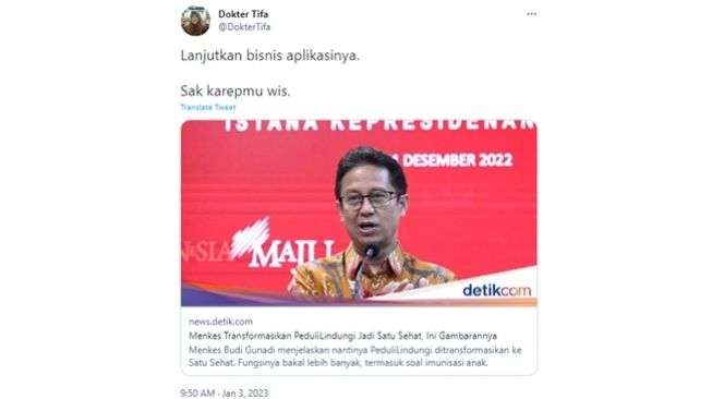 Tangkapan layar cuitan Dokter Tifa mengkritik kebijakan transformasi aplikasi PeduliLindungi menjadi Satu Sehat meski PPKM sudah dicabut. (Twitter/@DokterTifa)