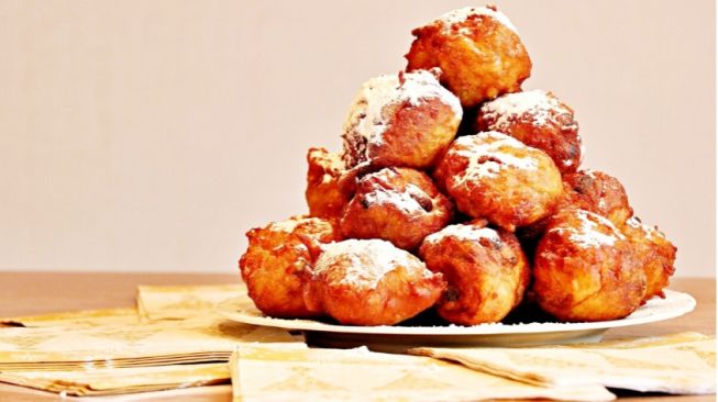 Cara Membuat Oliebollen, Kue Donat Belanda Viral yang Mirip Odading