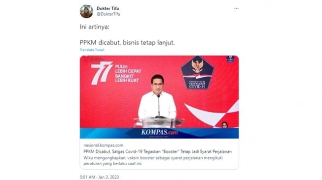 Tangkapan layar cuitan Dokter Tifa mengkritik wajib booster Covid-19 walau PPKM sudah dicabut. (Twitter/@DokterTifa)