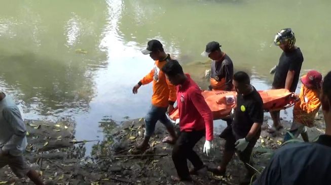 Hendak Mancing, Warga Malah Temukan Mayat Perempuan Mengambang di Kali Anyar Solo