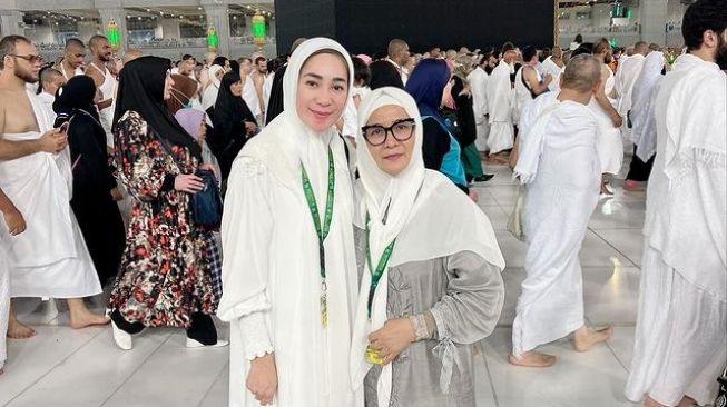 Erin Taulany umrah (Instagram/@['erintaulany'])