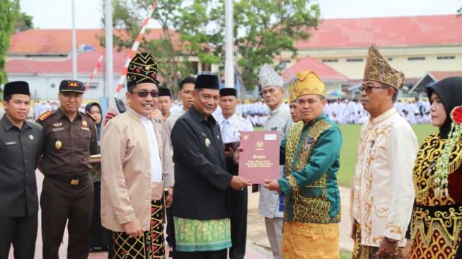 Pj Bupati HSU Pimpinan Upacara Hari Amal Bhakti di Amuntai