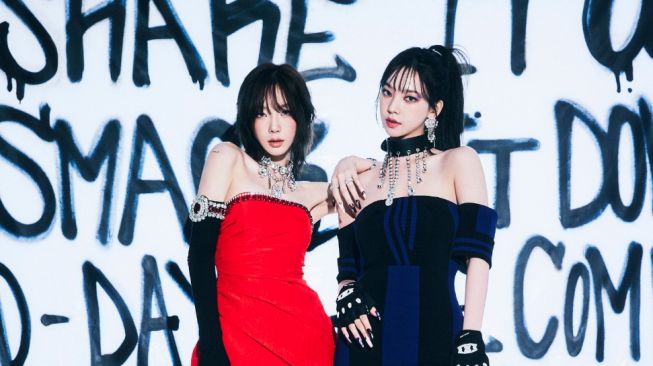 Taeyeon SNSD dan Karina aespa Jadi Duo Badass di Teaser Image 'Stamp On It'