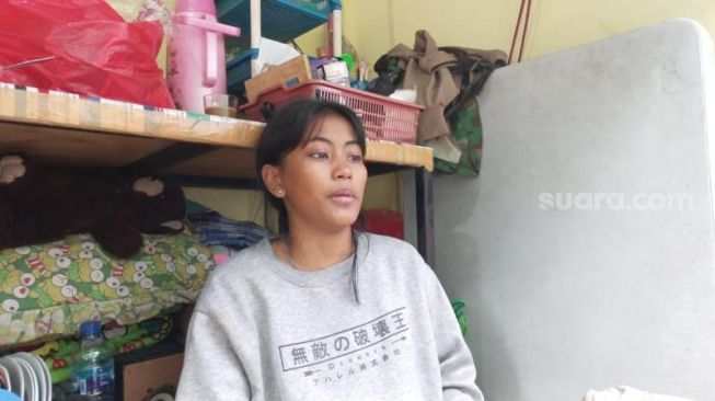 Ardya (20) kakak kandung Malika, bocah yang sempat diculik pemulung di kawasan Gunung Sahari, Jakarta Pusat. (Suara.com/Arga)