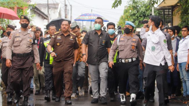 Heboh Video Diduga Hakim Wahyu Curhat Kasus Sambo ke Cewek Misterius, Komisi III DPR: Hakim Tak Boleh Gosip!