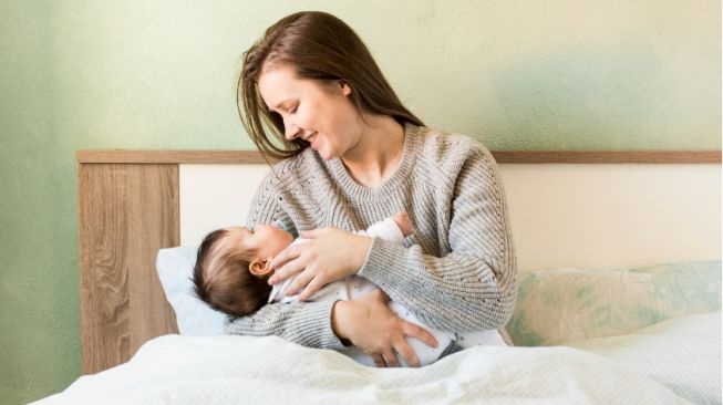4 Manfaat dan Tujuan Inisiasi Menyusui Dini bagi Kesehatan Ibu dan Bayi